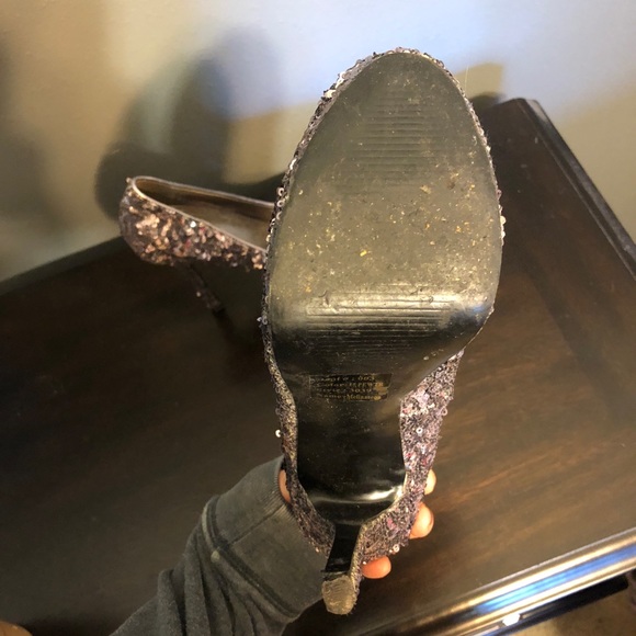 Heels - Picture 3 of 3